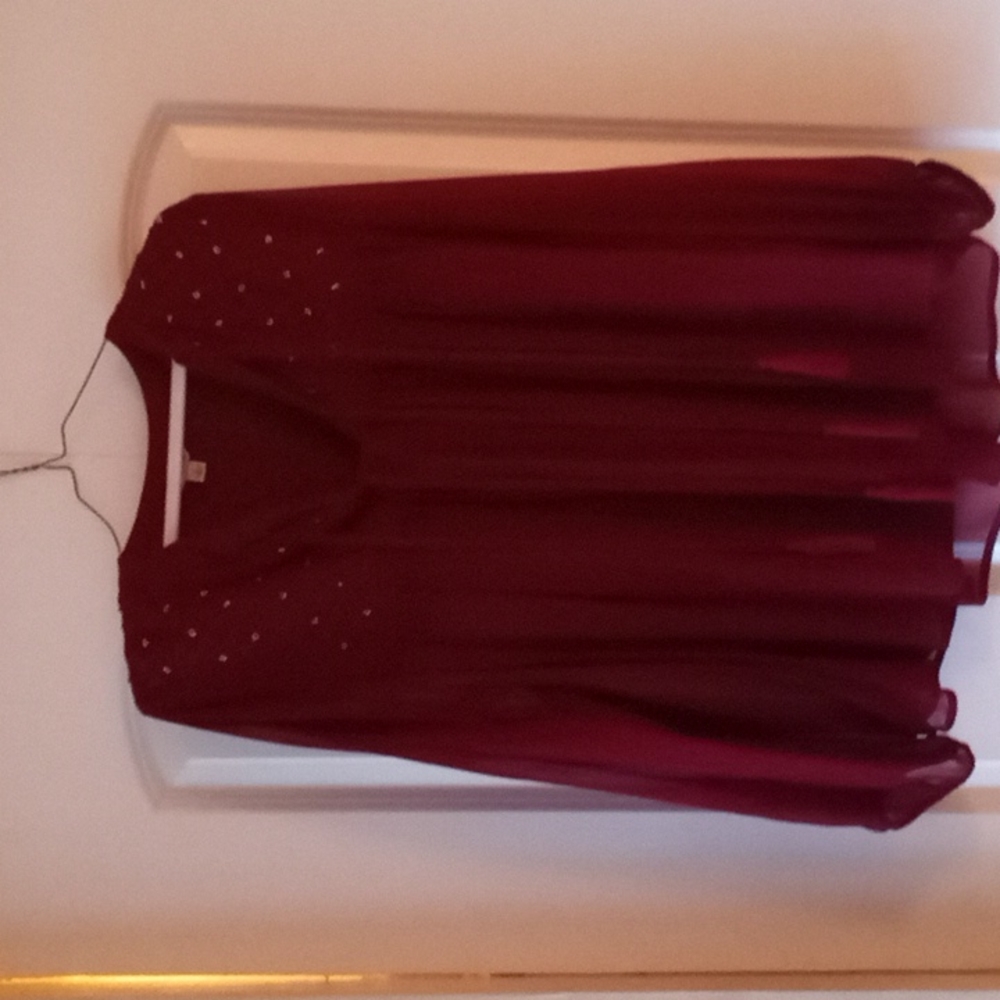 Blouse color wine